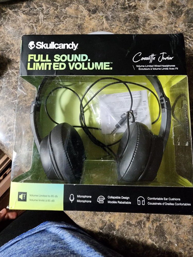 Skullcandy Over The Ear Headphones With Mic