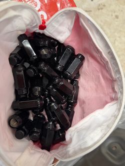 Black Lug Nuts Set