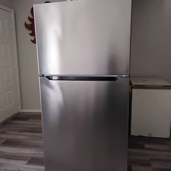 Insigna Stainless Steel Refrigerator