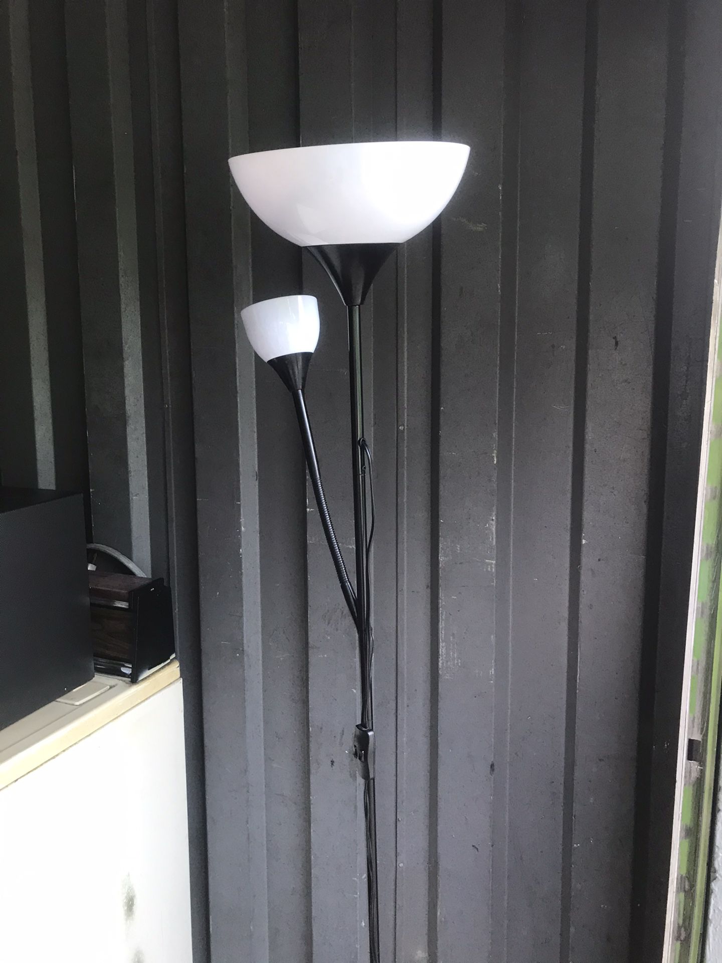 2 bulb lamp
