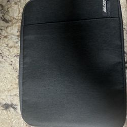 Kensington 14-Inch Laptop Chromebook Sleeve with Storage 
