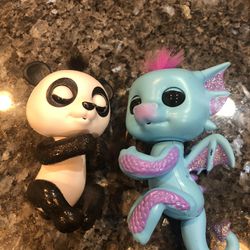 Fingerlings Set Of 2 Motion And Songs. ,Preowned Works Good.  Panda And Baby Dragon.  