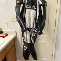 Motorcycle Full Jacket size US 38 and In UK Is 48