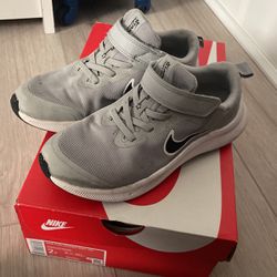 Nike Grey US 2Y Shoes for Sale in Palmdale, CA - OfferUp