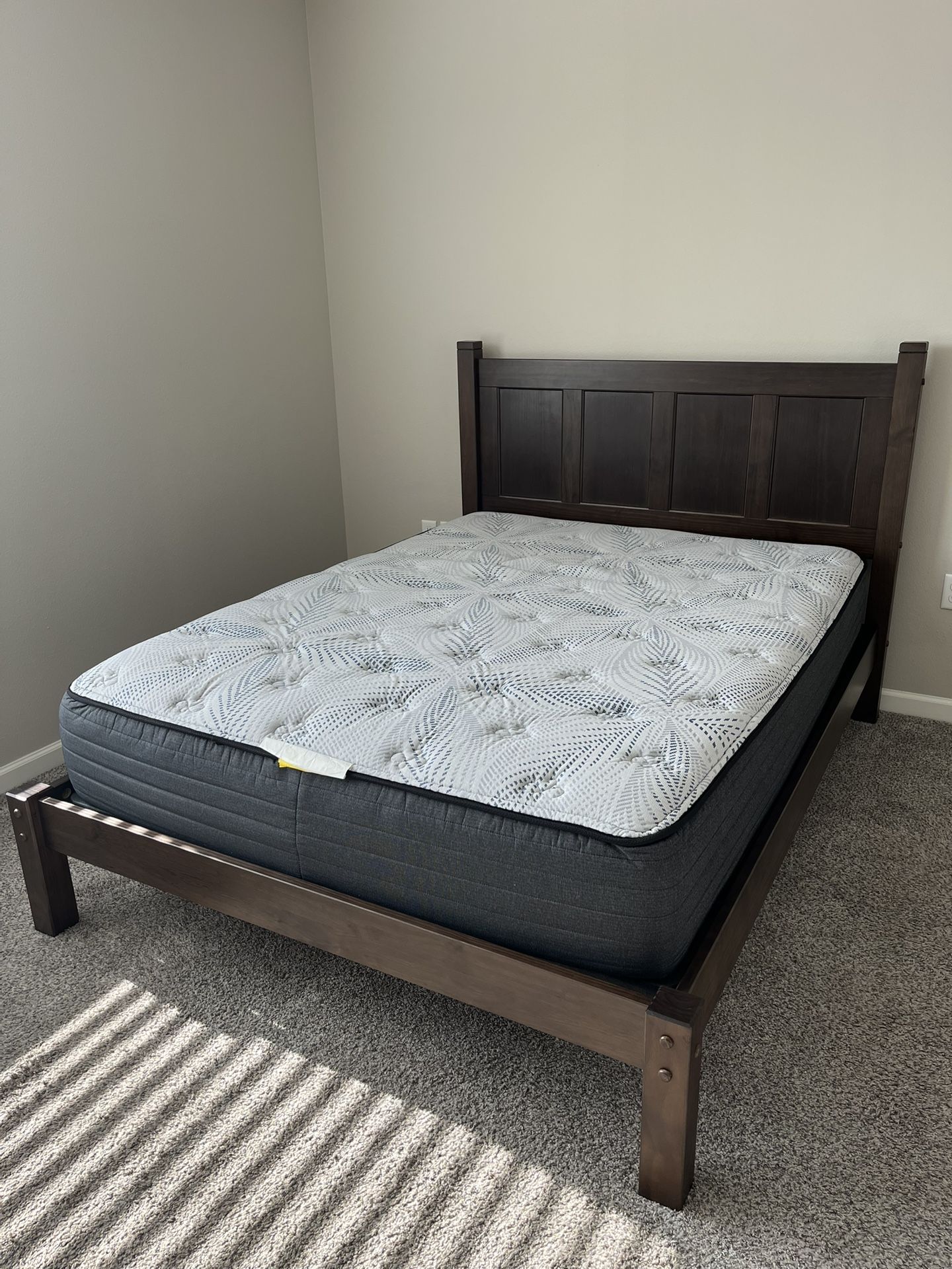 Sleepy’s by Sealy Plush 2.0 Queen Mattress & Wood Framed Bed