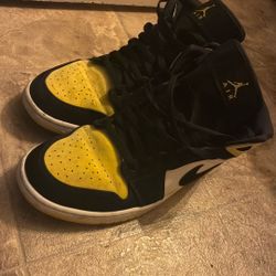 Nike Air Jordan 1’s Mid Top 