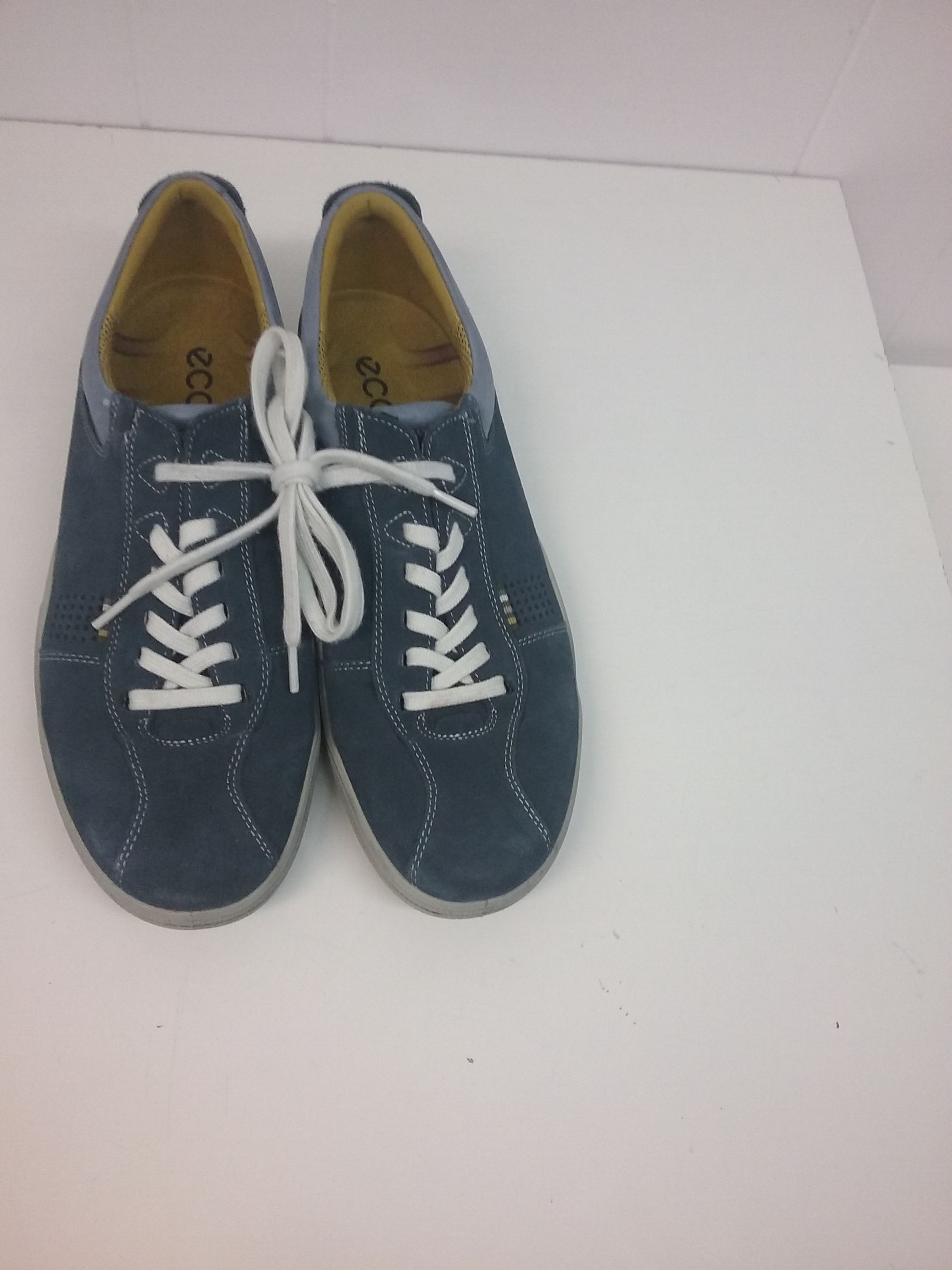 Ecco tennis shoes