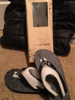 Michael Kors flip flops size 8