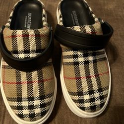 Burberry Clogs 
