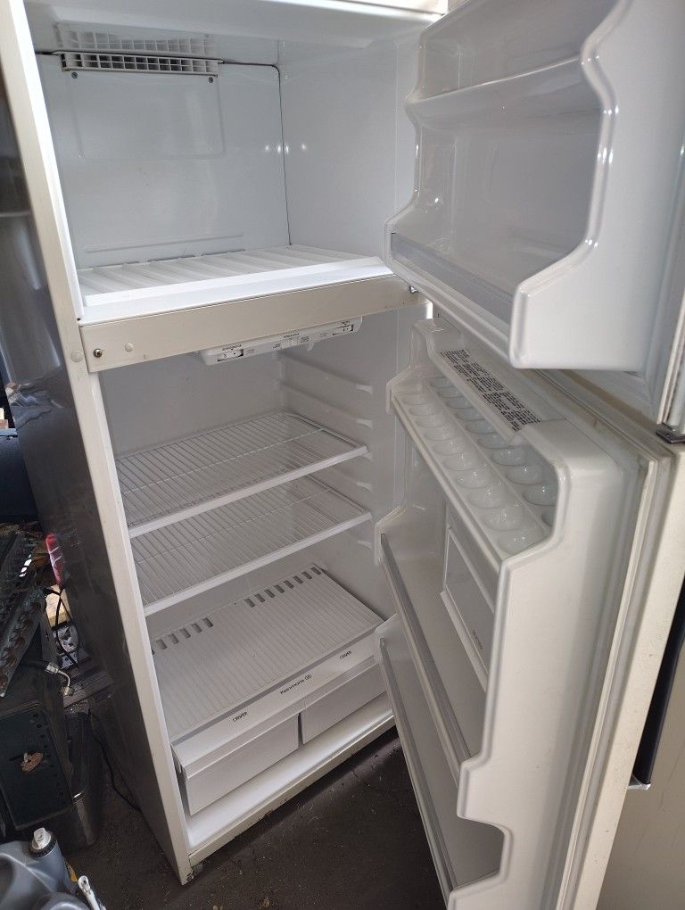 Fridge Good Working Condition $100