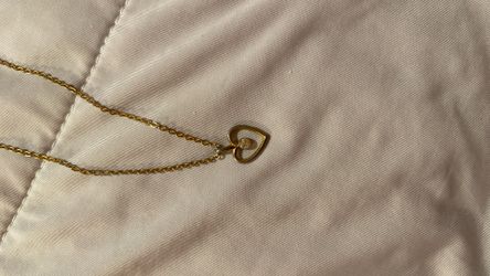 Heart necklace with diamond in the middle