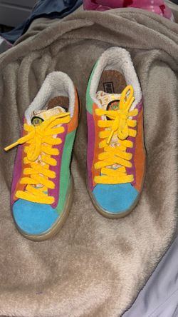Suede pumas