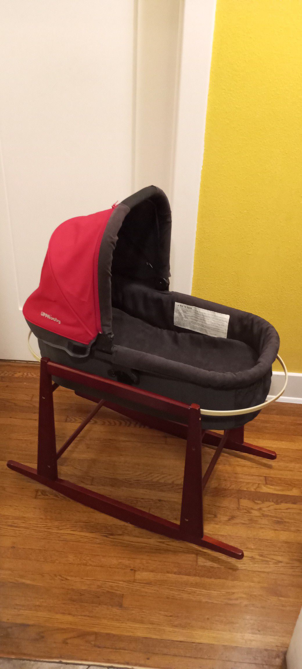 Uppababy bassinet with stand
