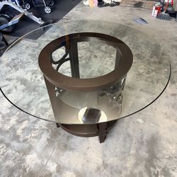 Dinning Table: Rooms to Go
