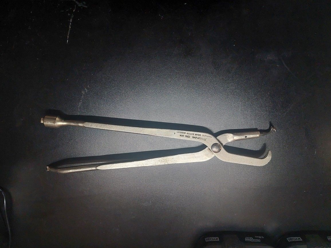 Snap-On USA rear drum brake spring pliers puller remover installer model 131A.