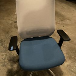 United Chair “Upswing” Showroom sample NEW