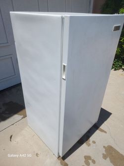 $30 Frigidaire vertical upright freezer