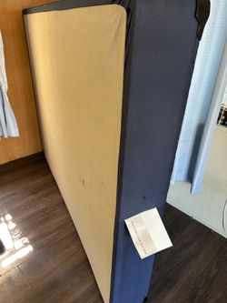‼️FREE‼️ QUEEN SIZED BOX SPRING