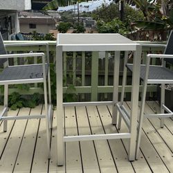 Patio Table W/chairs Counter Height 