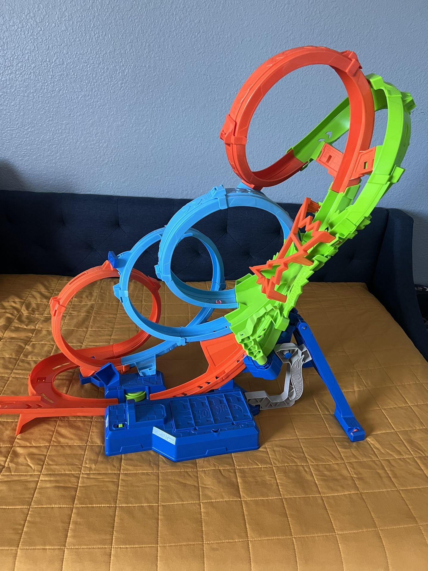 Hot Wheels Action 4 Loop