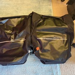 Waterproof bike panniers 