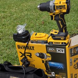 Brand NEW DEWALT 20V XR Drill Driver (2) Battery Kit 
