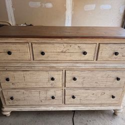 Kincaid Weatherford Cornsilk Furniture Set
