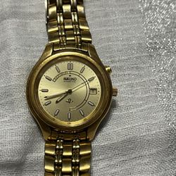 Seiko Kinetic Wristwatch Gold with Skeleton back