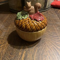Acorn Container With Squirrel On Lid Fall
