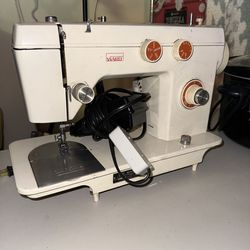 Sewing machine / works great