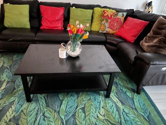 Center table in good condition