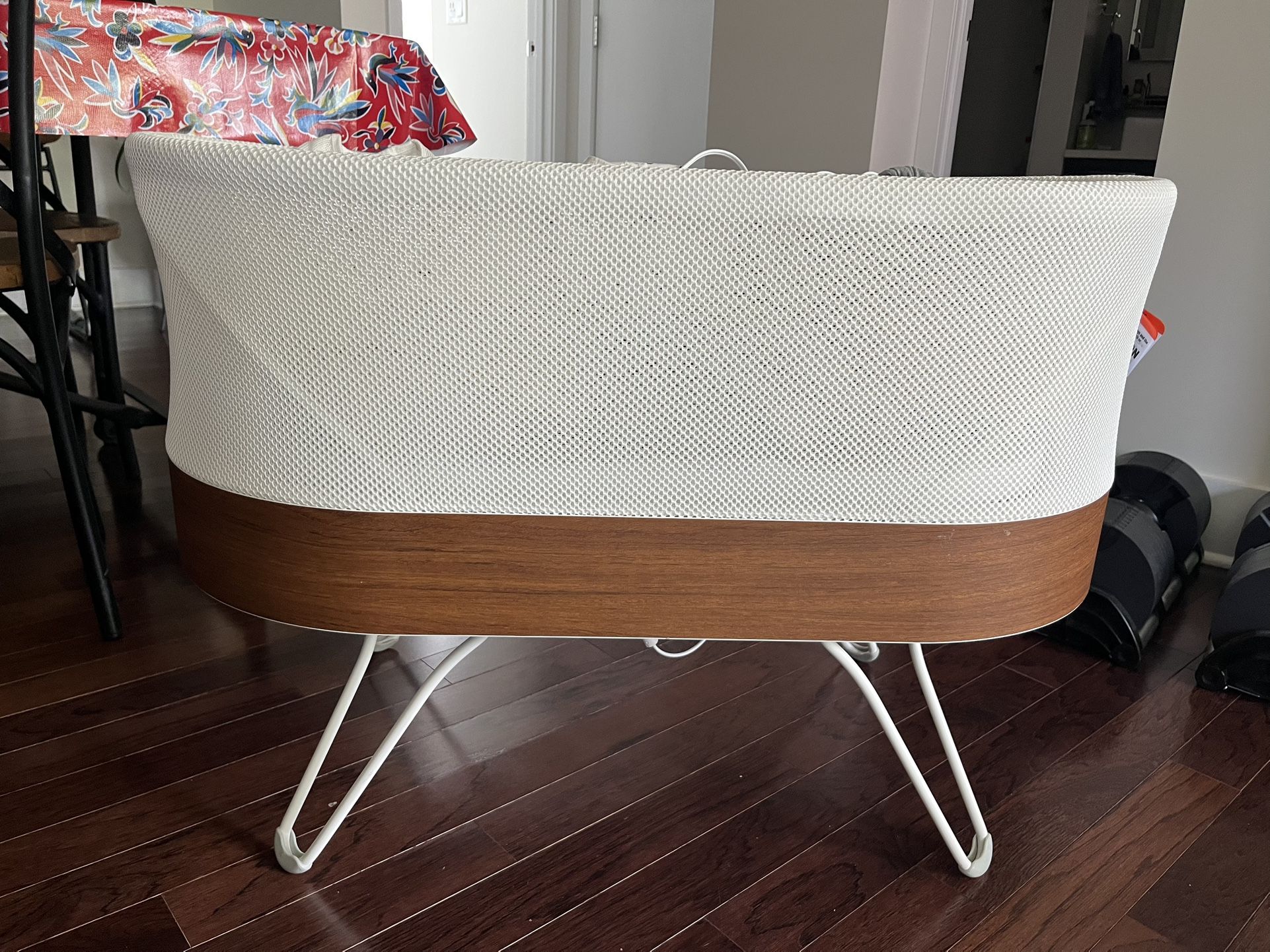 SNOO bassinet with accessories