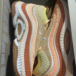 Nike Cosmic Unity Size 11.5