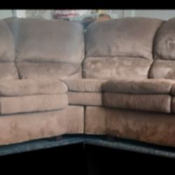 SECTIONAL COUCH 