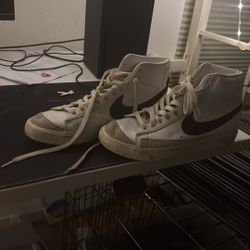 NIKE BLAZERS