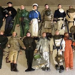 Collector seeking vintage old GI Joe toys dolls and action figures accessories 1960s 70s 80s g.i. Joes toy figure collector 