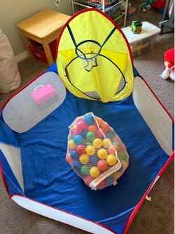 Ball pit with balls