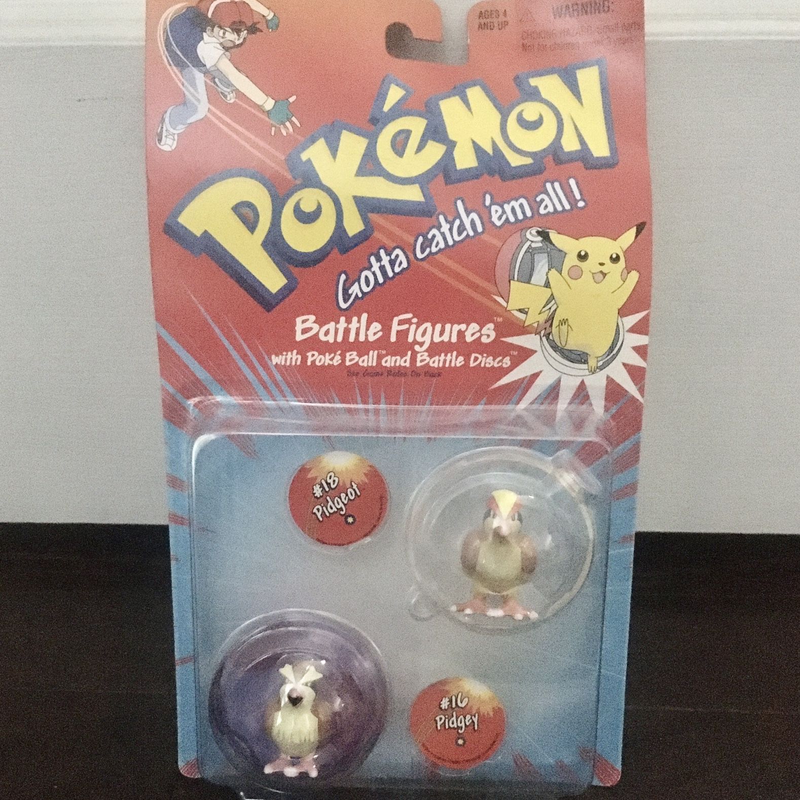 Pokemon Battle Figures Pidgeot #18 Pidgey #16 Poke Ball and Battle Discs