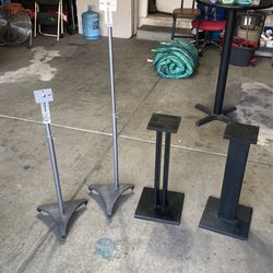 Speaker stands to are adjustable