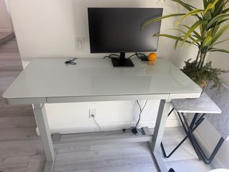 Tresanti Geller 47” Adjustable Height Standing Desk – White Glass