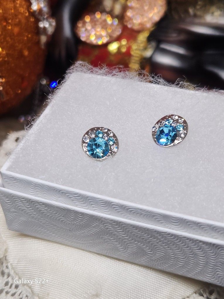 10kt White Gold Pltd Swarovski Crystal's Stud Earrings