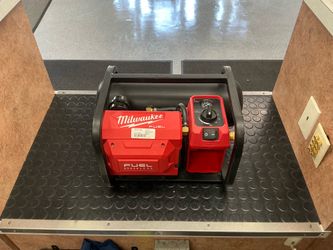 Milwaukee 2GAL Cordless Quiet Compressor (2840-20)