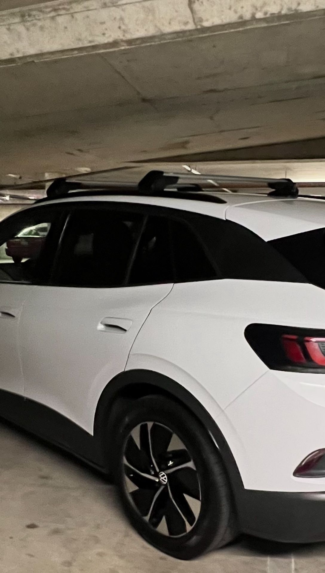 VW iD4 OEM Roof Rack Cross Bars