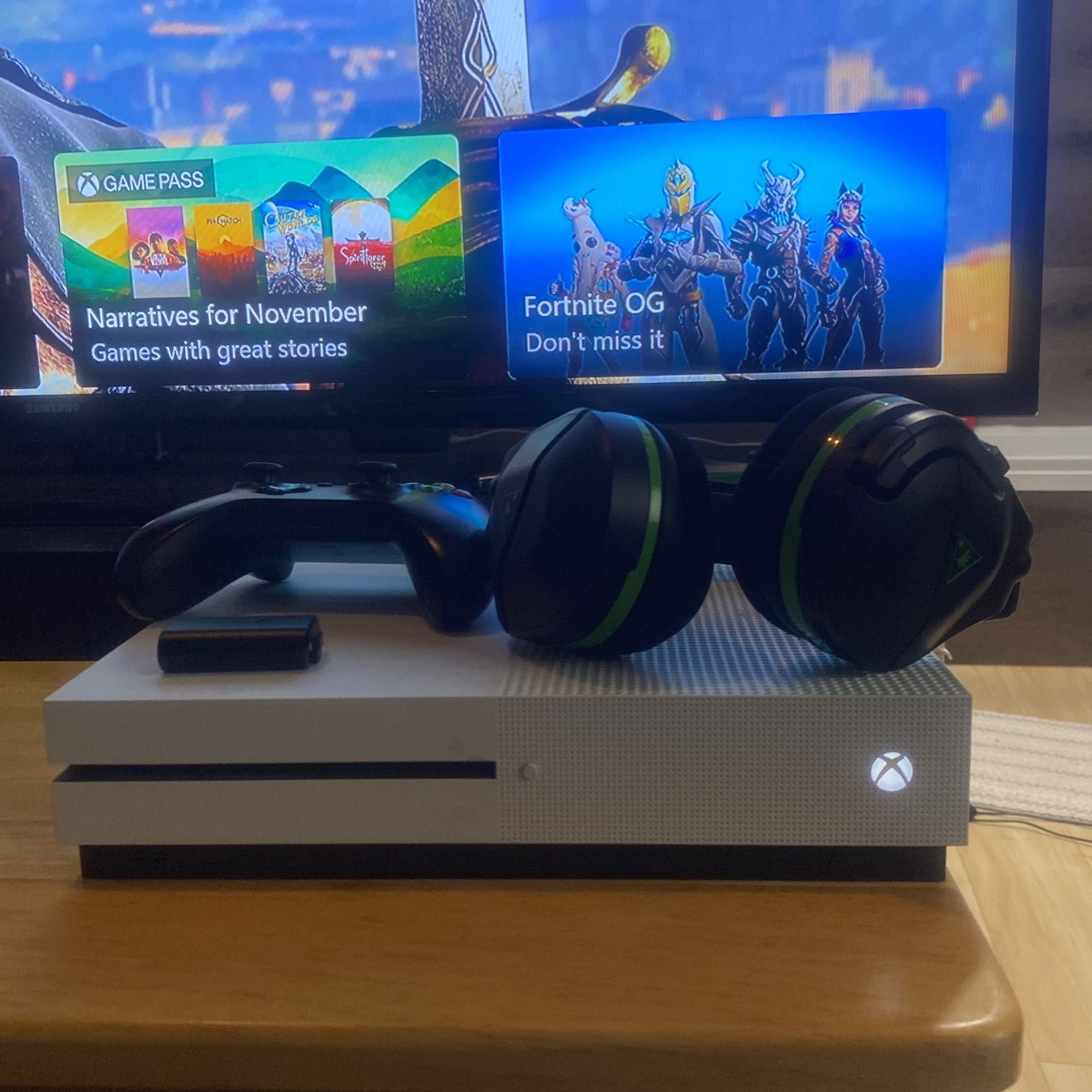 Xbox One S 1tb, Controller, Turtle Beach Headset
