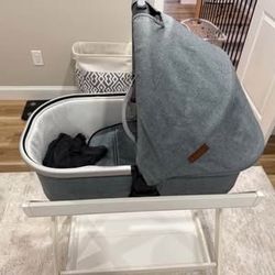 UppaBaby Bassinet -  Gregory V2and Adapters