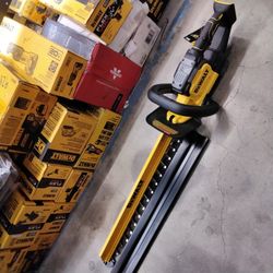 DeWalt Cordless 20V 24in XR Hedge Trimmer