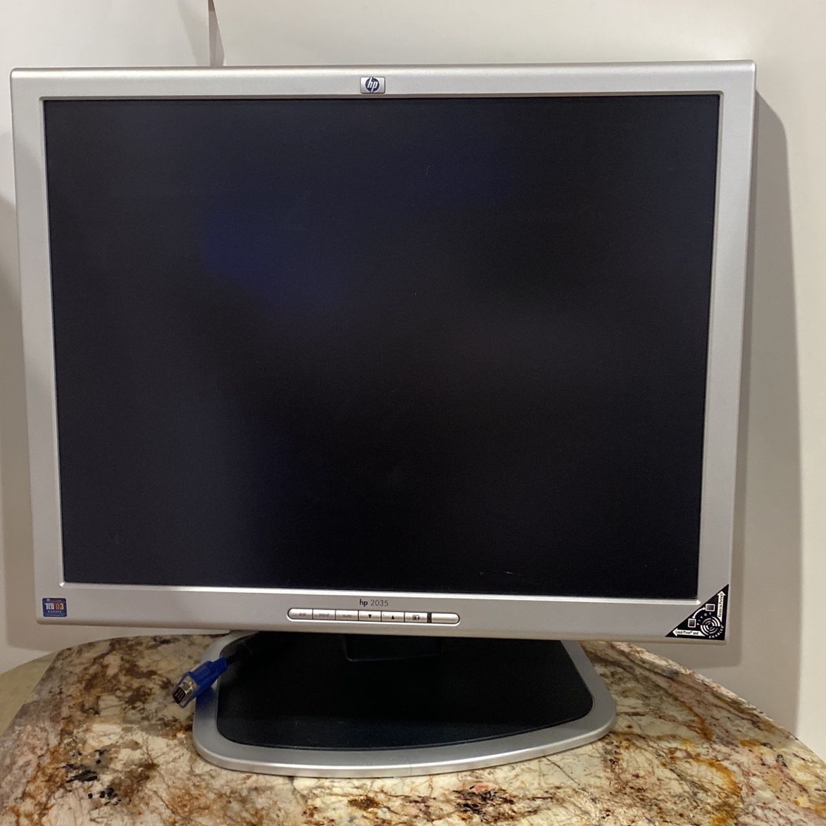HP 2035 Monitor 20” DVI And VGA Connections