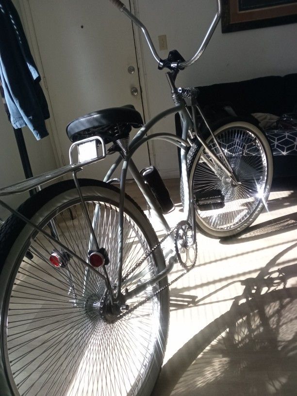 Low Rider Schwinn Beach Cruiser 