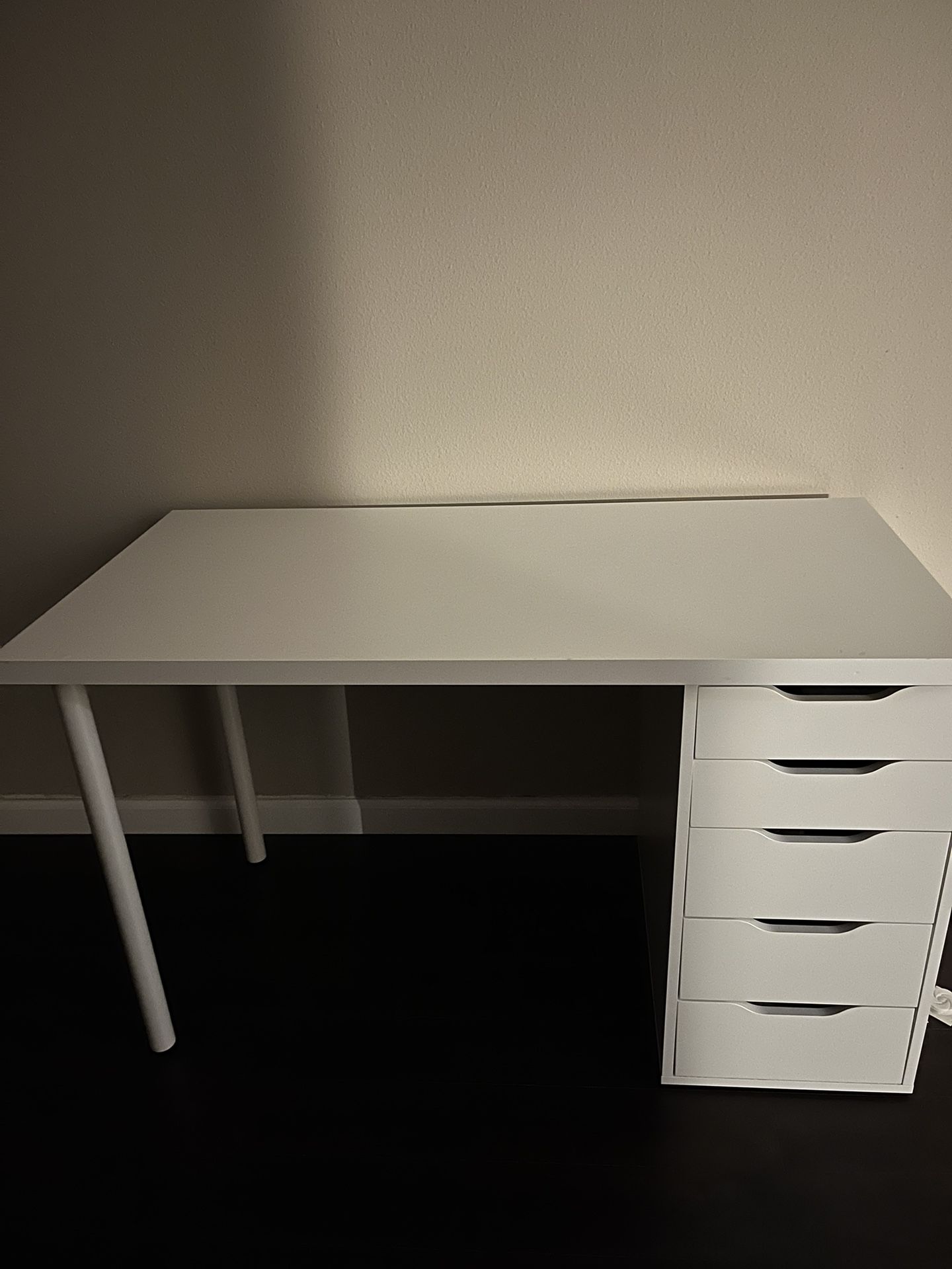 IKEA Desk Linnmon Adils