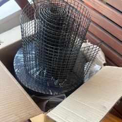 Malla Para Pichones Alrededor De Paneles Solares 
